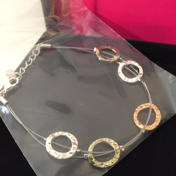 Illusion Hammered Necklace Earrings & Bracelet Set Tricolored. NEW Retired Avon - Picture 2 of 10